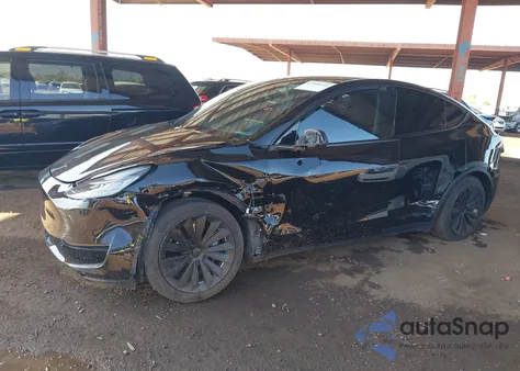 2021 Tesla Model Y Long Range Dual Motor All-Wheel Drive z USA, uszkodzony, nr VIN 5YJYGDEEXMF153633